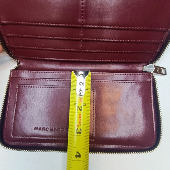 Marc Jacobs Main Line Burgundy Oxblood Minimalist Leather Zip Wallet - Picture 14 of 16